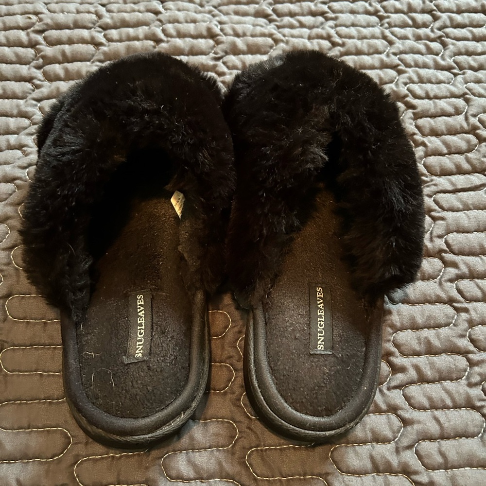 EUC Slippers - Picture 3 of 3